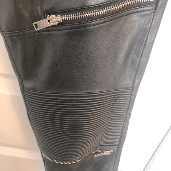 Faux leather leggings with zippers - Picture 2 of 5